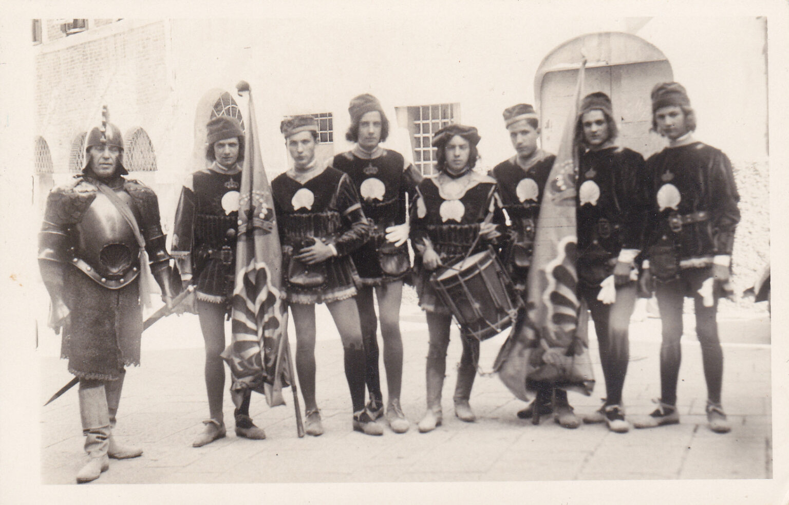 comparsa con monture del 1928